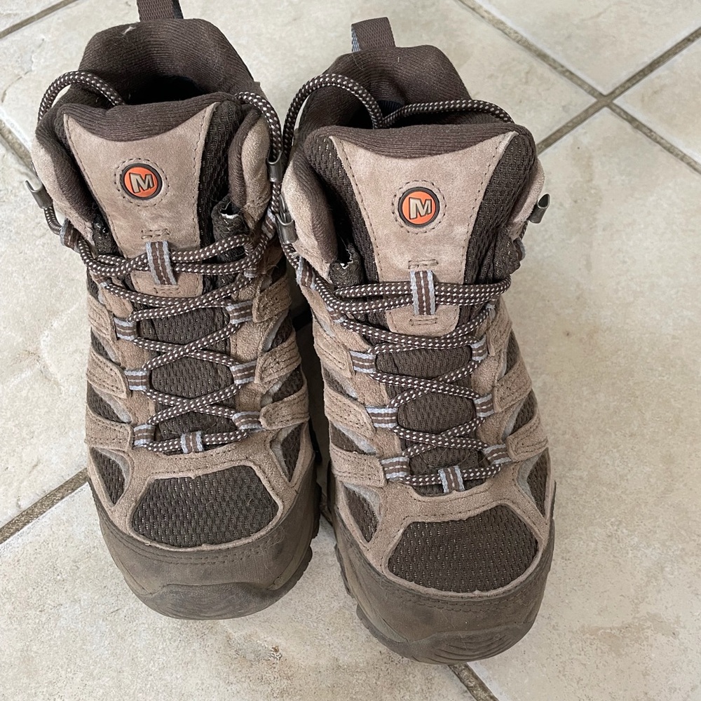 Women’s merrell Moab mid 3 waterproof - size 7.5